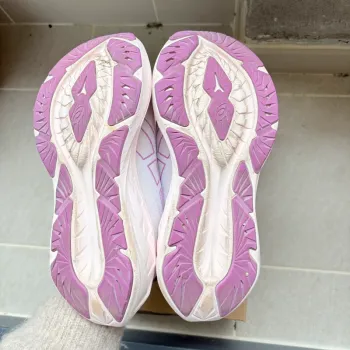 Used Asics Novablast 4 bike — image 3 of 4