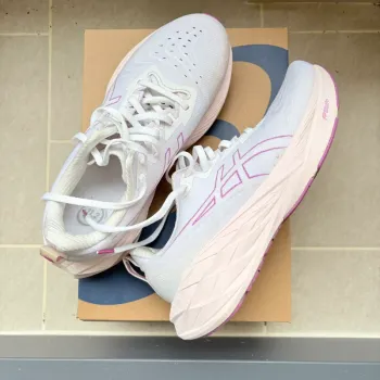 Used Asics Novablast 4 bike — image 4 of 4