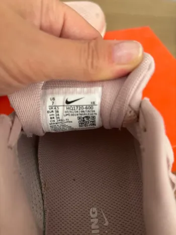 Used Rose Nike Baskets bike — image 7 of 8