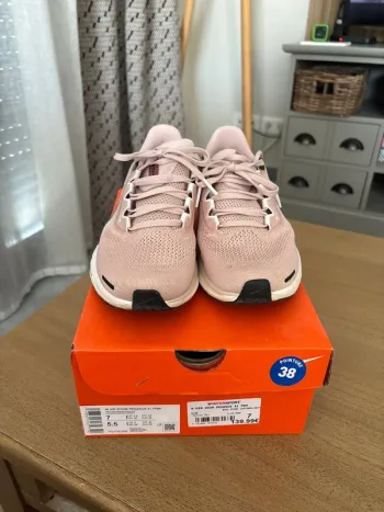 Used Rose Nike Baskets Running Shoes