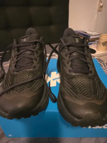 Used Time Challenger 8GTX Running Shoes