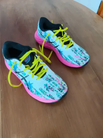 Used Solid Gel Excite 9W Running Shoes