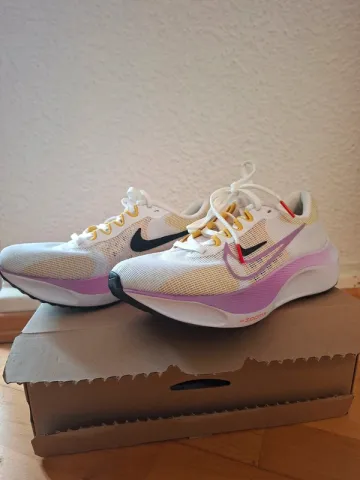 Used Nike Zoom Fly 5 Running Shoes