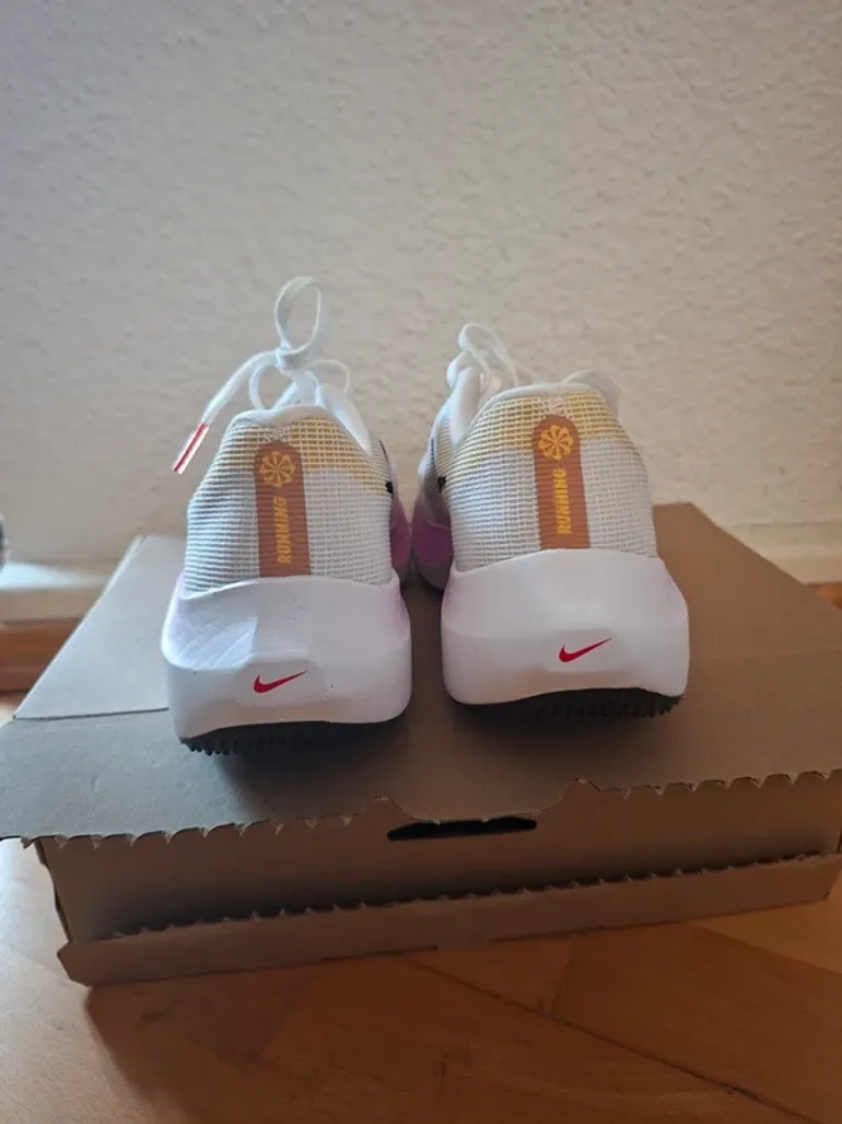 Used Nike Zoom Fly 5 bike — image 2 of 3