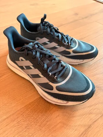 Supernova + Running Shoes usato