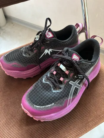 Used Asics Trabuco Max 3 Running Shoes