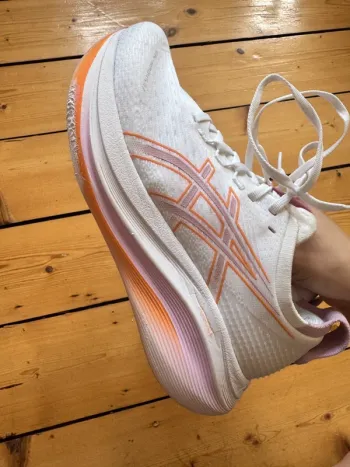 Gebrauchtes Asics Gel Nimbus 27 Running Shoes