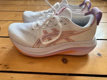 Used Asics Gel Nimbus 27 bike — image 4 of 9