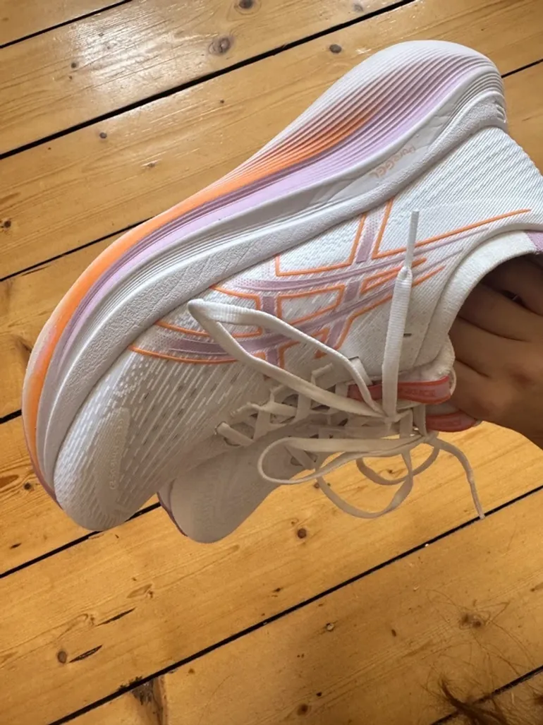 Used Asics Gel Nimbus 27 bike — image 2 of 9