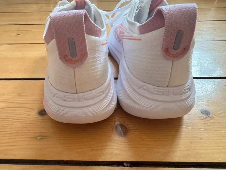 Used Asics Gel Nimbus 27 bike — image 6 of 9