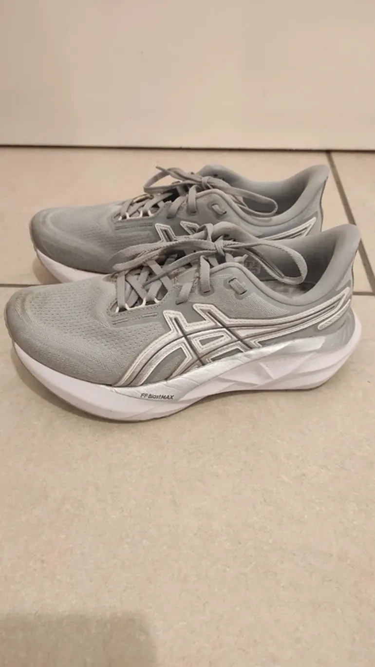Asics Novablast 5 ATC bike de segunda mano — imagen 3 de 4