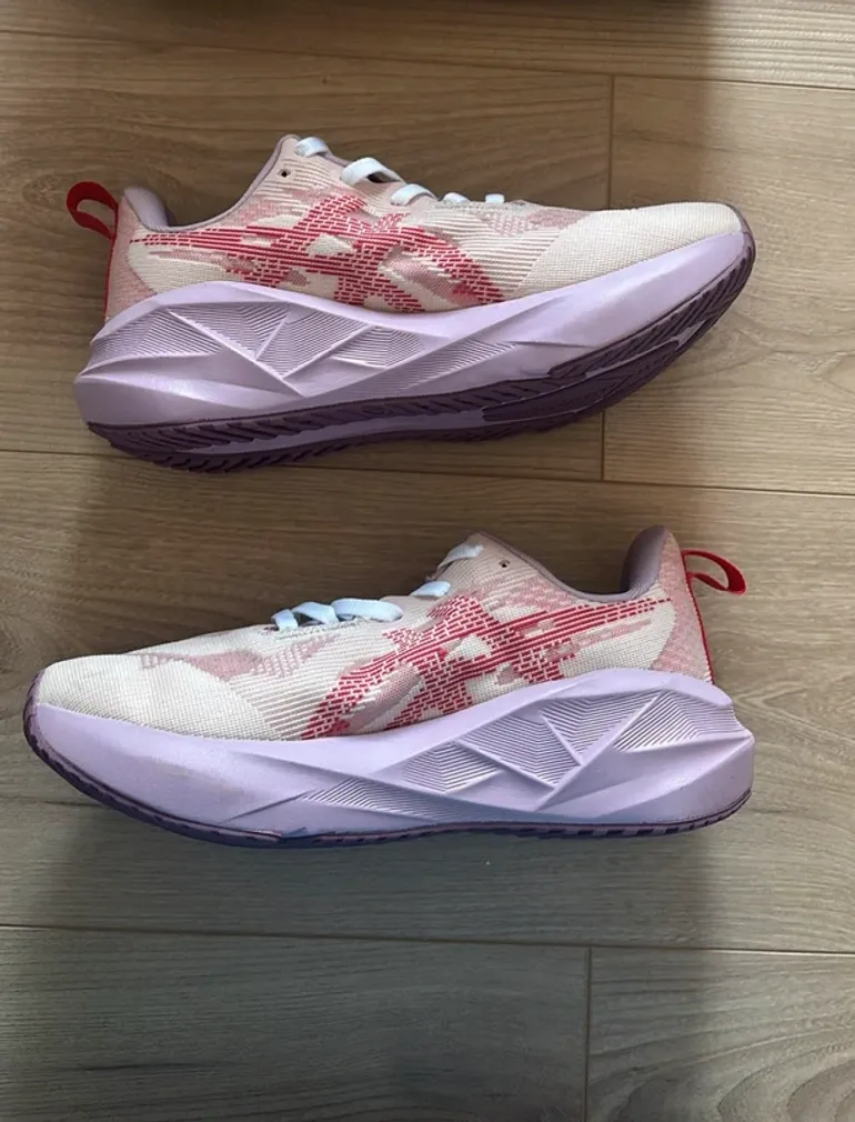 Used Asics Novablast 5 bike — image 2 of 8