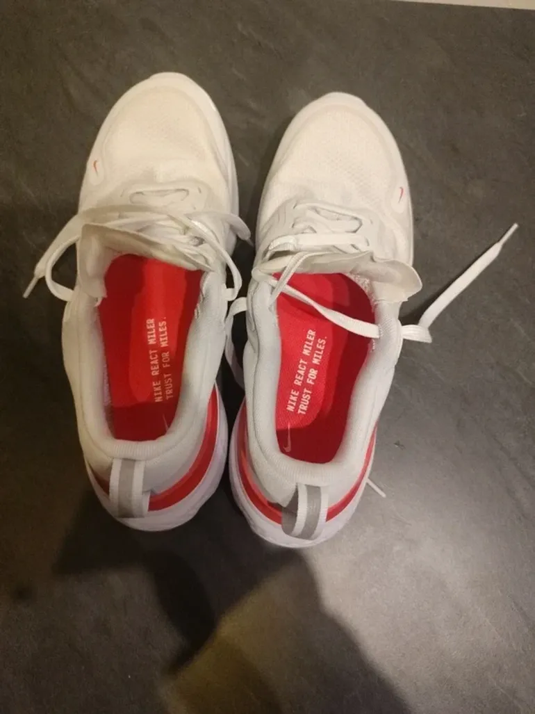Used Nike Running Shoes bike — image 4 of 6