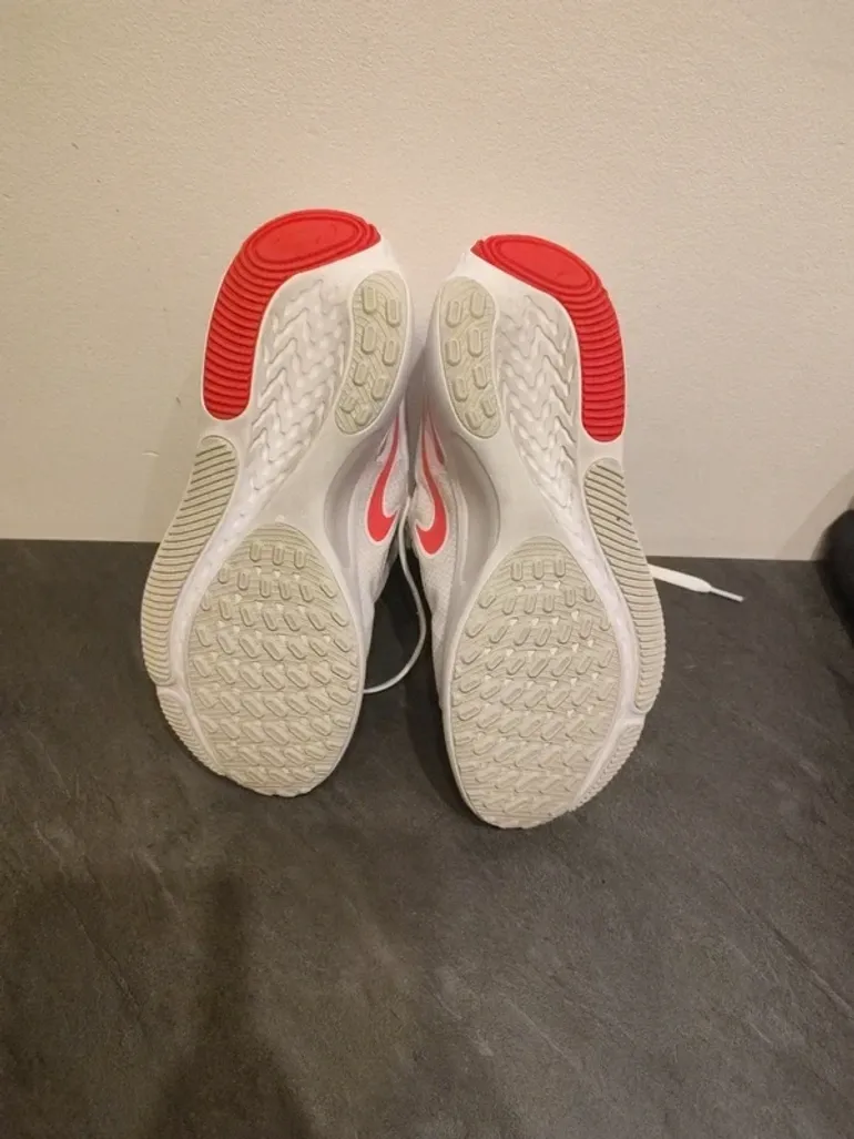 Used Nike Running Shoes bike — image 5 of 6