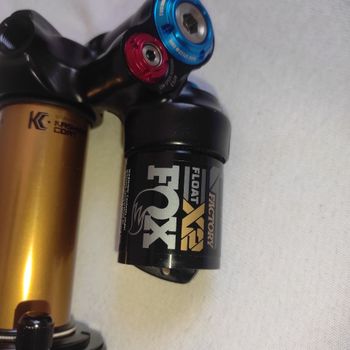 Tweedehands Fox Float X2 Factory 2024 bike — afbeelding 2 van 15
