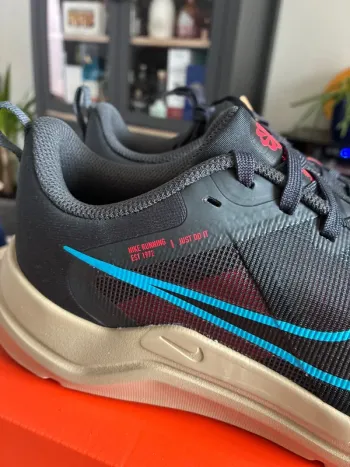 Used Nike Running Shoes bike — image 2 of 6
