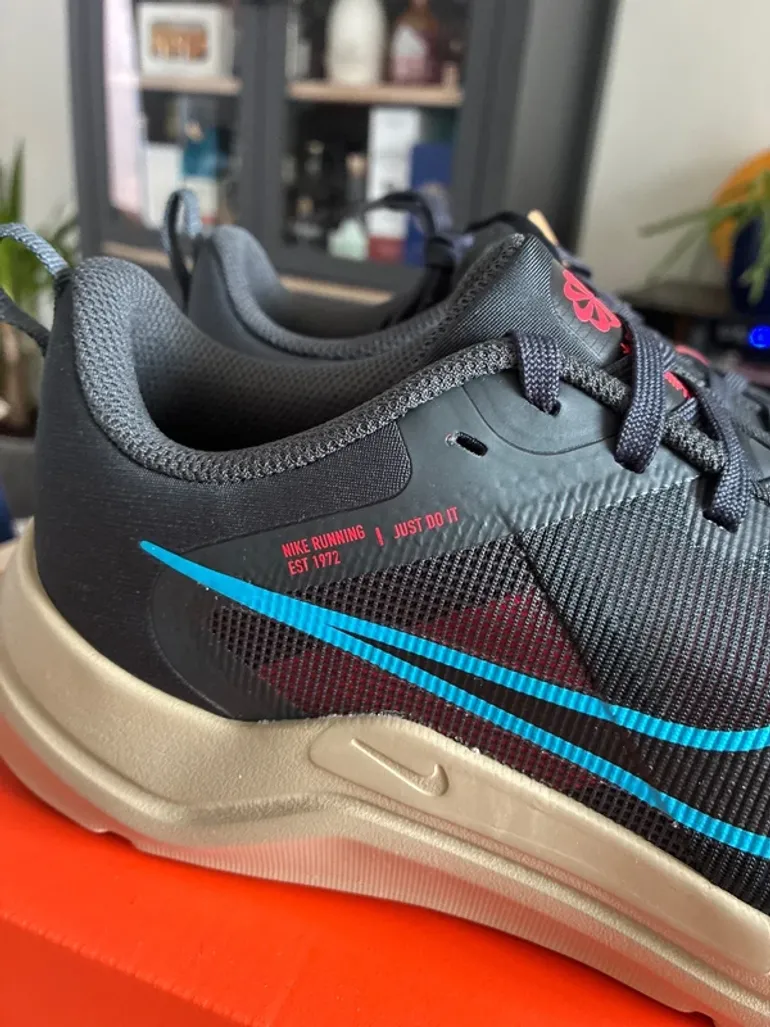 Used Nike Running Shoes bike — image 2 of 6