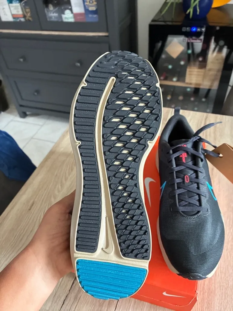 Used Nike Running Shoes bike — image 5 of 6