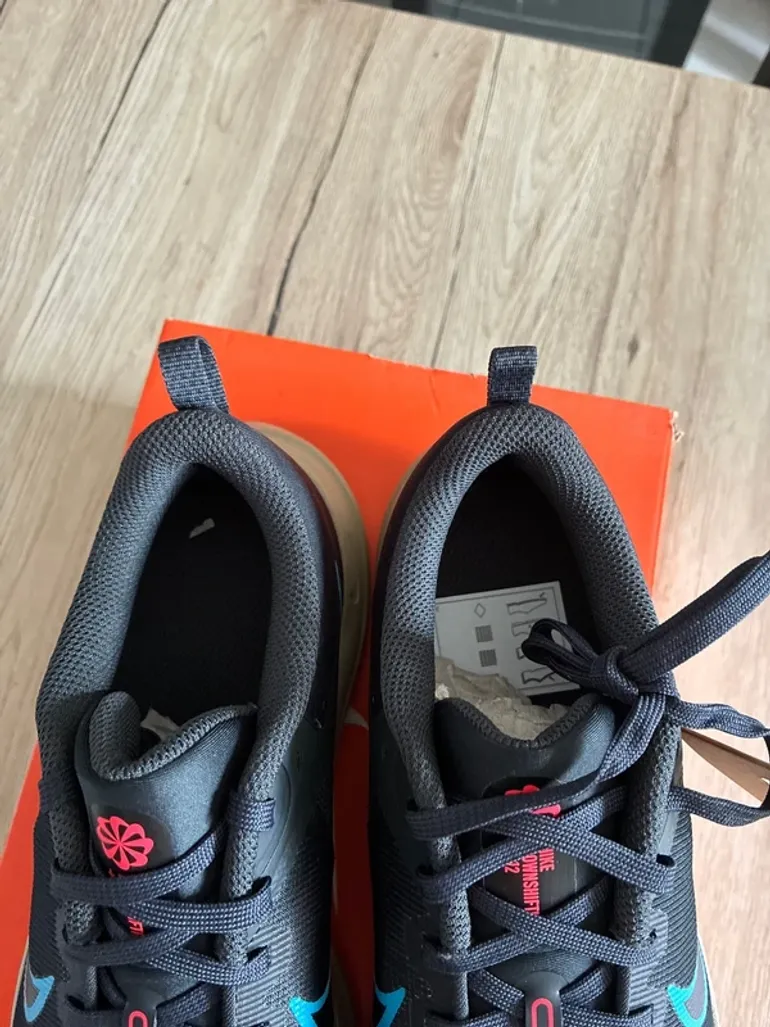 Used Nike Running Shoes bike — image 4 of 6