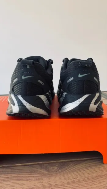 Tweedehands Nike Vomero 18 bike — afbeelding 4 van 9