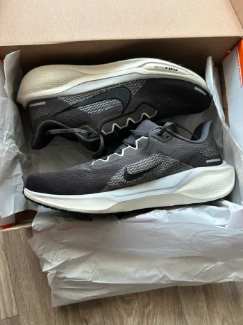 Used Pegasus Air Zoom 41 Running Shoes