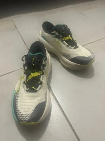 Used Asics Trabuco Max 5 Running Shoes