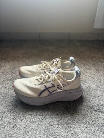 Used Asics Running Shoes Men Size 42 bike — image 4 of 8