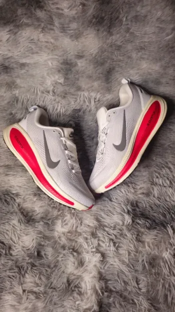 Used Nike Zoom Vomero 18 Running Shoes