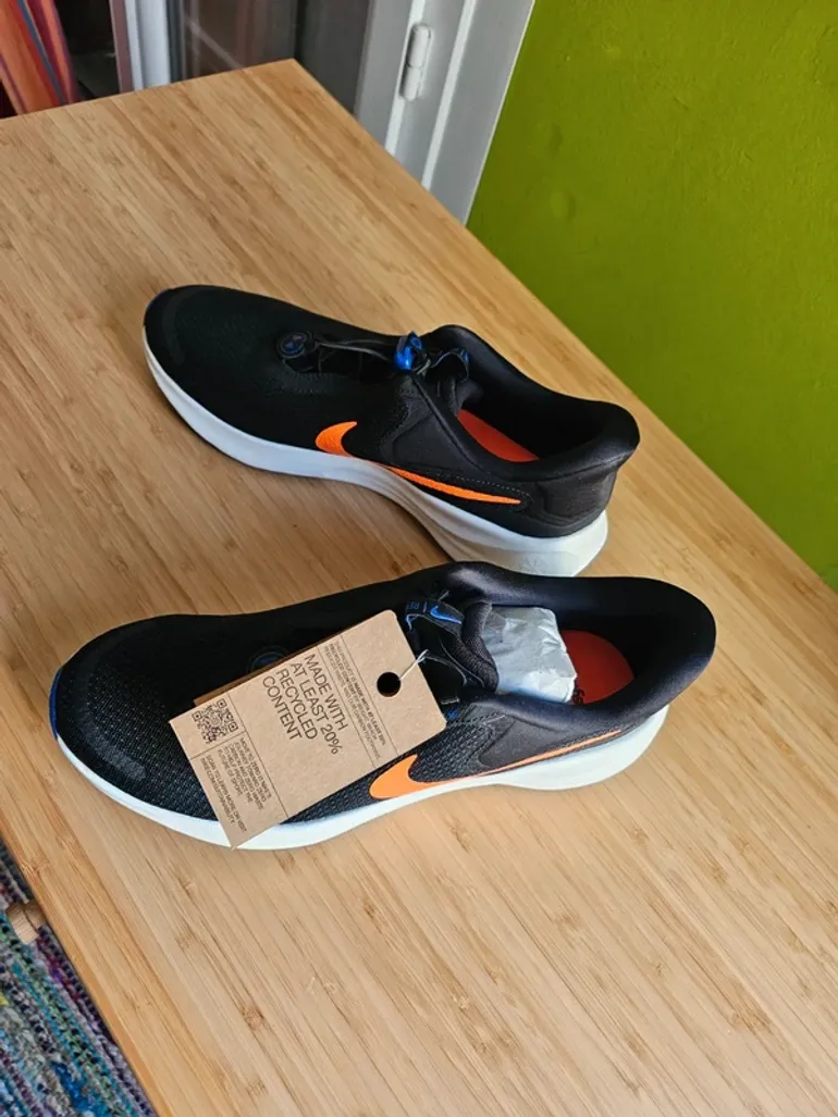 Used Nike Running Shoes bike — image 4 of 7