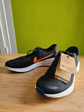Used Nike Running Shoes bike — image 2 of 7