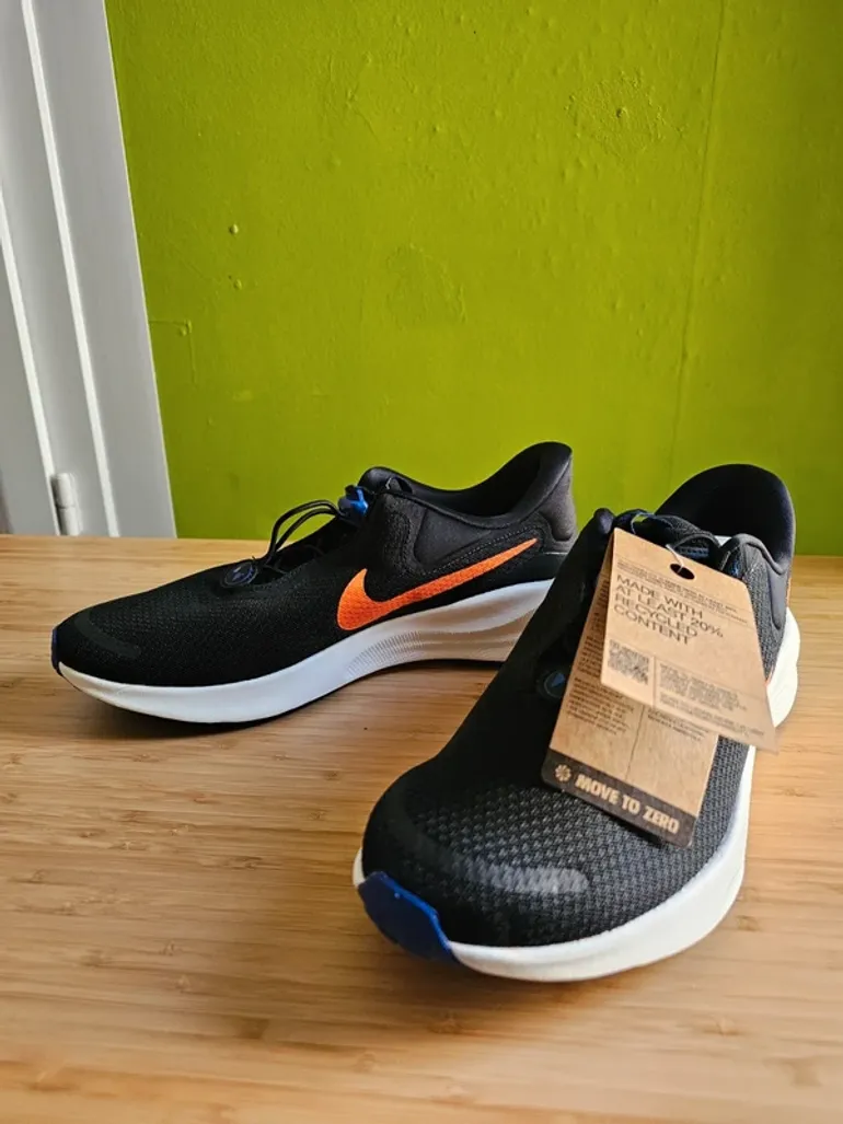 Used Nike Running Shoes bike — image 2 of 7