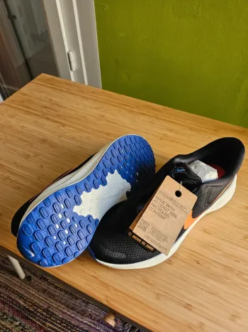 Used Nike Running Shoes bike — image 5 of 7