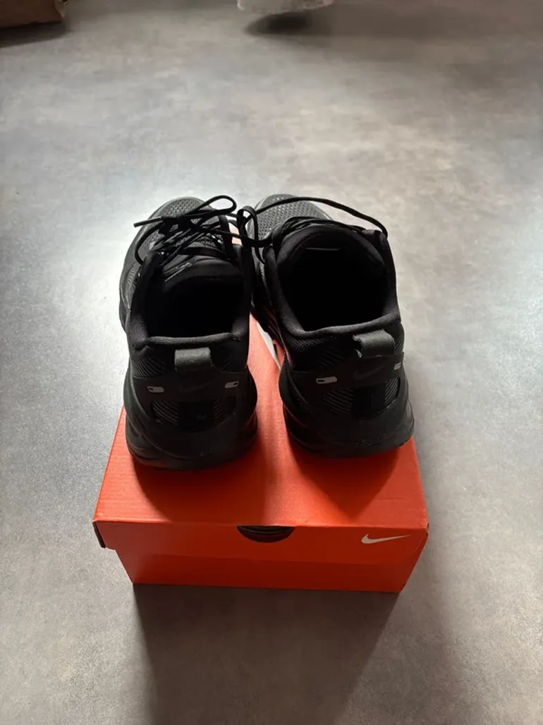 Used Nike Vomero 18 bike — image 2 of 7