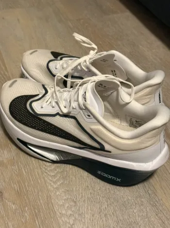 Käytetty Nike Laufschuhe Running Shoes