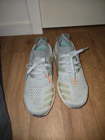 Käytetty Adidas Ultraboost Uncaged Running Shoes