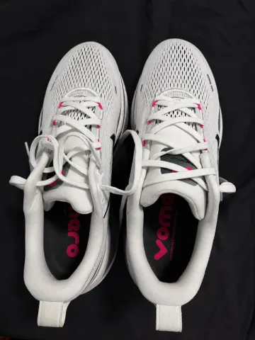 Gebrauchtes White Vomero 18 Running Shoes