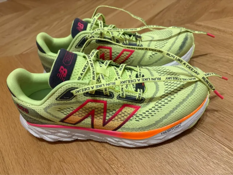 New Balance Fresh Foam X 880 V14 Deejay Ten Edition bike d'occasion — image 5 sur 10