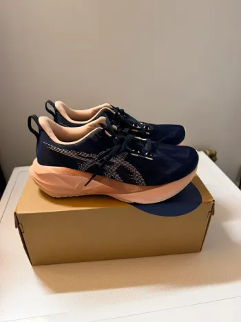 Used Asics Novablast 5 bike — image 2 of 5
