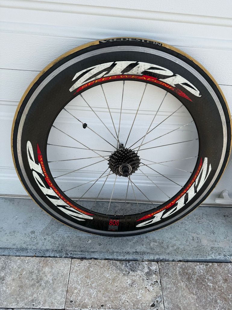 Used Zipp 808 Speed Weaponry bike — image 4 of 4