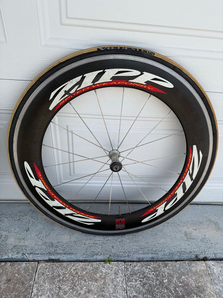 Used Zipp 808 Speed Weaponry bike — image 3 of 4