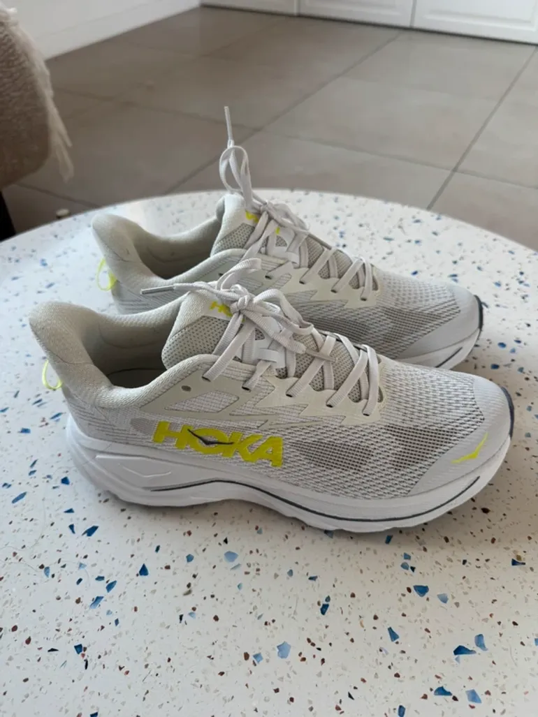 Used Hoka Challenger 8 bike — image 4 of 6