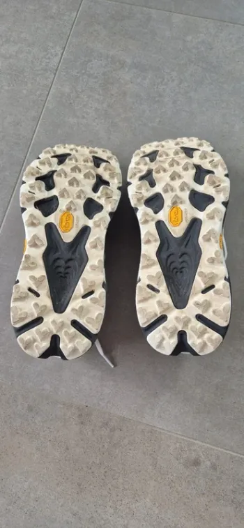 Used Hoka Speedgoat 7 bike — image 3 of 7