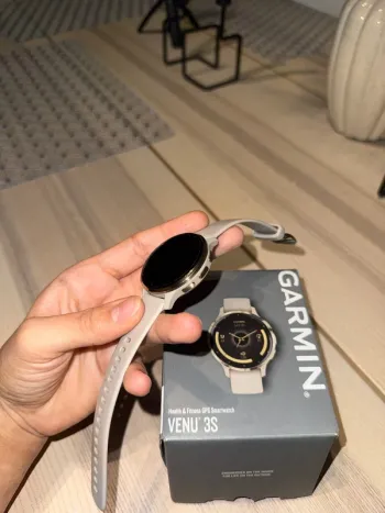 Garmin Venu 3S bike d'occasion — image 2 sur 4