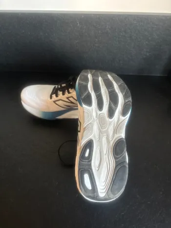 Käytetty New Balance Fresh Foam 880 bike — kuva 2 / 3