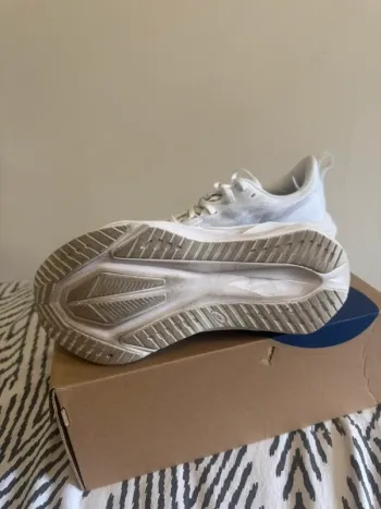 Used Asics Novablast 5 bike — image 4 of 7