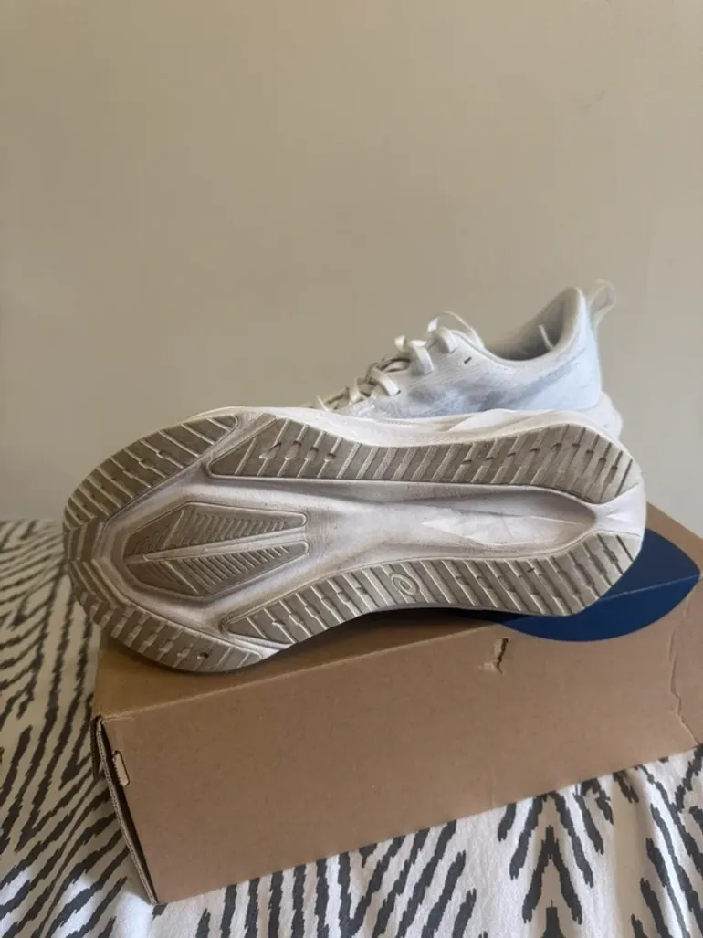 Used Asics Novablast 5 bike — image 4 of 7