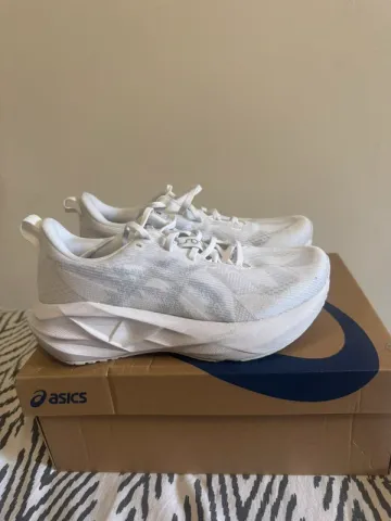 Použité Asics Novablast 5 Running Shoes