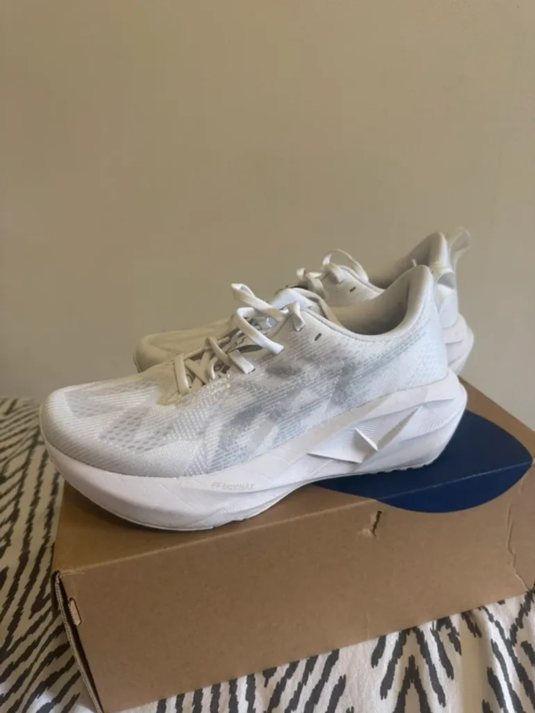 Used Asics Novablast 5 bike — image 3 of 7