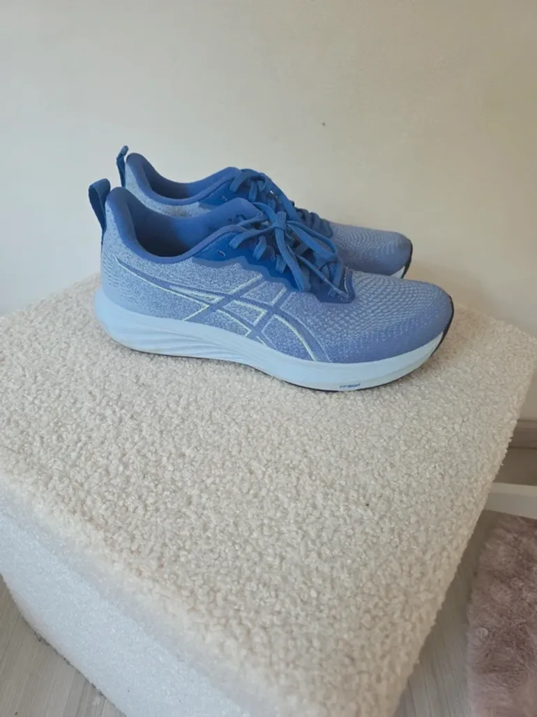 Used Asics Running Shoes bike — image 2 of 12