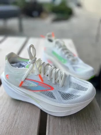 Käytetty Brooks Hyperion Max 3 Running Shoes